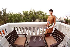 Golden Bell Backpacker Hotel & Pool Bar