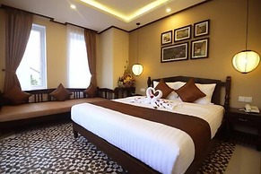 Golden Bell Backpacker Hotel & Pool Bar