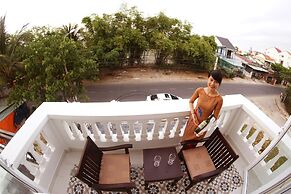 Golden Bell Backpacker Hotel & Pool Bar