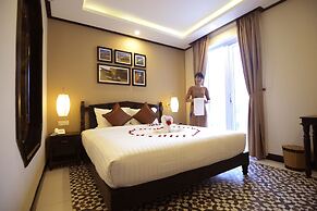 Golden Bell Backpacker Hotel & Pool Bar