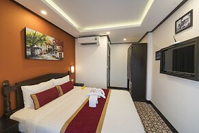 Golden Bell Backpacker Hotel & Pool Bar