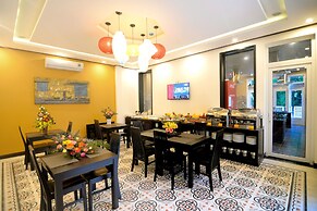 Golden Bell Backpacker Hotel & Pool Bar