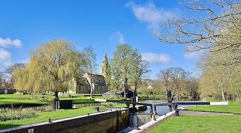 River Nene Cottages