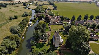 River Nene Cottages