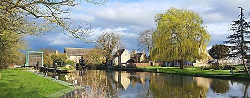 River Nene Cottages