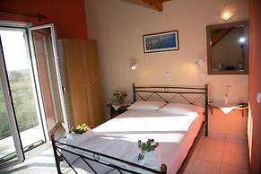 Almyros Studios & Apartments