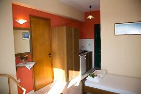 Almyros Studios & Apartments