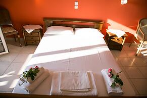 Almyros Studios & Apartments