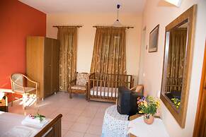 Almyros Studios & Apartments