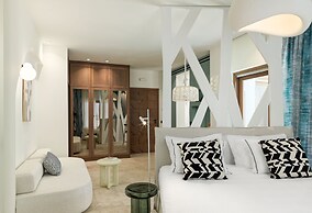 Amyth of Mykonos Super Paradise