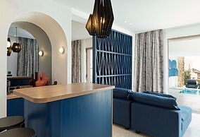 Amyth of Mykonos Super Paradise