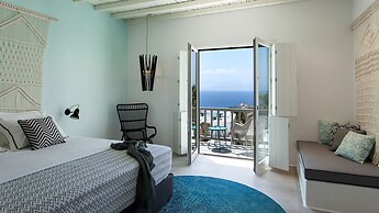 Amyth of Mykonos Super Paradise