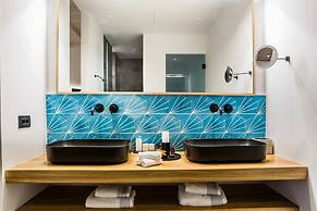 Amyth of Mykonos Super Paradise