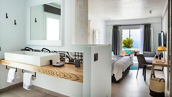 Amyth of Mykonos Super Paradise