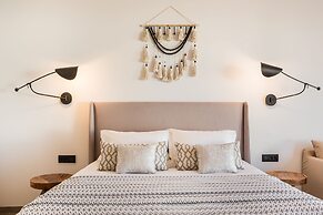 Amyth of Mykonos Super Paradise