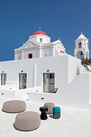 Amyth of Mykonos Super Paradise