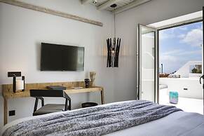 Amyth of Mykonos Super Paradise