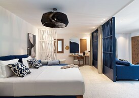 Amyth of Mykonos Super Paradise