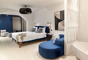 Amyth of Mykonos Super Paradise