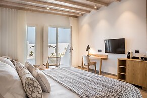 Amyth of Mykonos Super Paradise