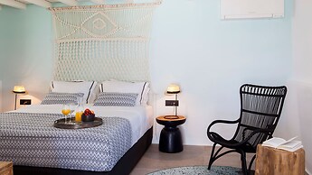 Amyth of Mykonos Super Paradise