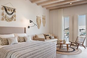 Amyth of Mykonos Super Paradise