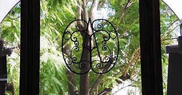 Emporikon Athens Hotel