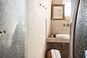 Emporikon Athens Hotel