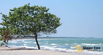 Giman Free Beach Resort