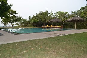 Giman Free Beach Resort