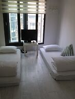 Myeongdong Artmonstay Guesthouse