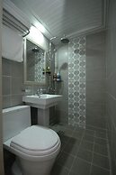 Myeongdong Artmonstay Guesthouse