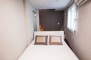 Myeongdong Artmonstay Guesthouse