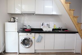 Myeongdong Artmonstay Guesthouse