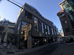 Myeongdong Artmonstay Guesthouse