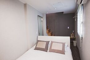 Myeongdong Artmonstay Guesthouse