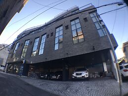 Myeongdong Artmonstay Guesthouse