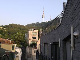 Myeongdong Artmonstay Guesthouse