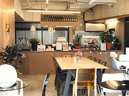Myeongdong Artmonstay Guesthouse
