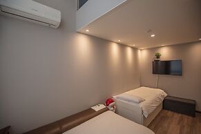 Myeongdong Artmonstay Guesthouse