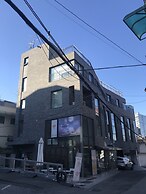 Myeongdong Artmonstay Guesthouse