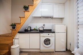 Myeongdong Artmonstay Guesthouse