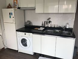 Myeongdong Artmonstay Guesthouse