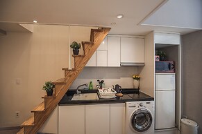 Myeongdong Artmonstay Guesthouse