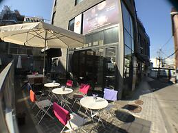 Myeongdong Artmonstay Guesthouse