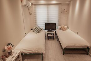 Myeongdong Artmonstay Guesthouse
