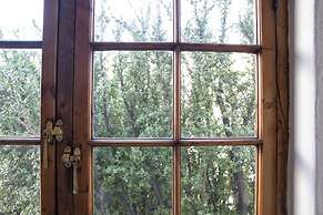 Kogman and Keisie Guest Farm