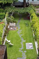 Baumhaus Serviced Apartments