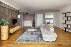 Karlin Residence by TKC