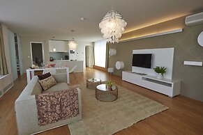 Karlin Residence by TKC